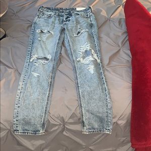 American eagle tomgirl light vintage jeans